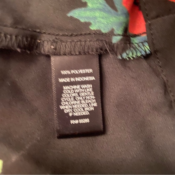 🛍️3/$30 Express flutter sleeve floral tie up cropped top in  size small - Picture 9 of 9